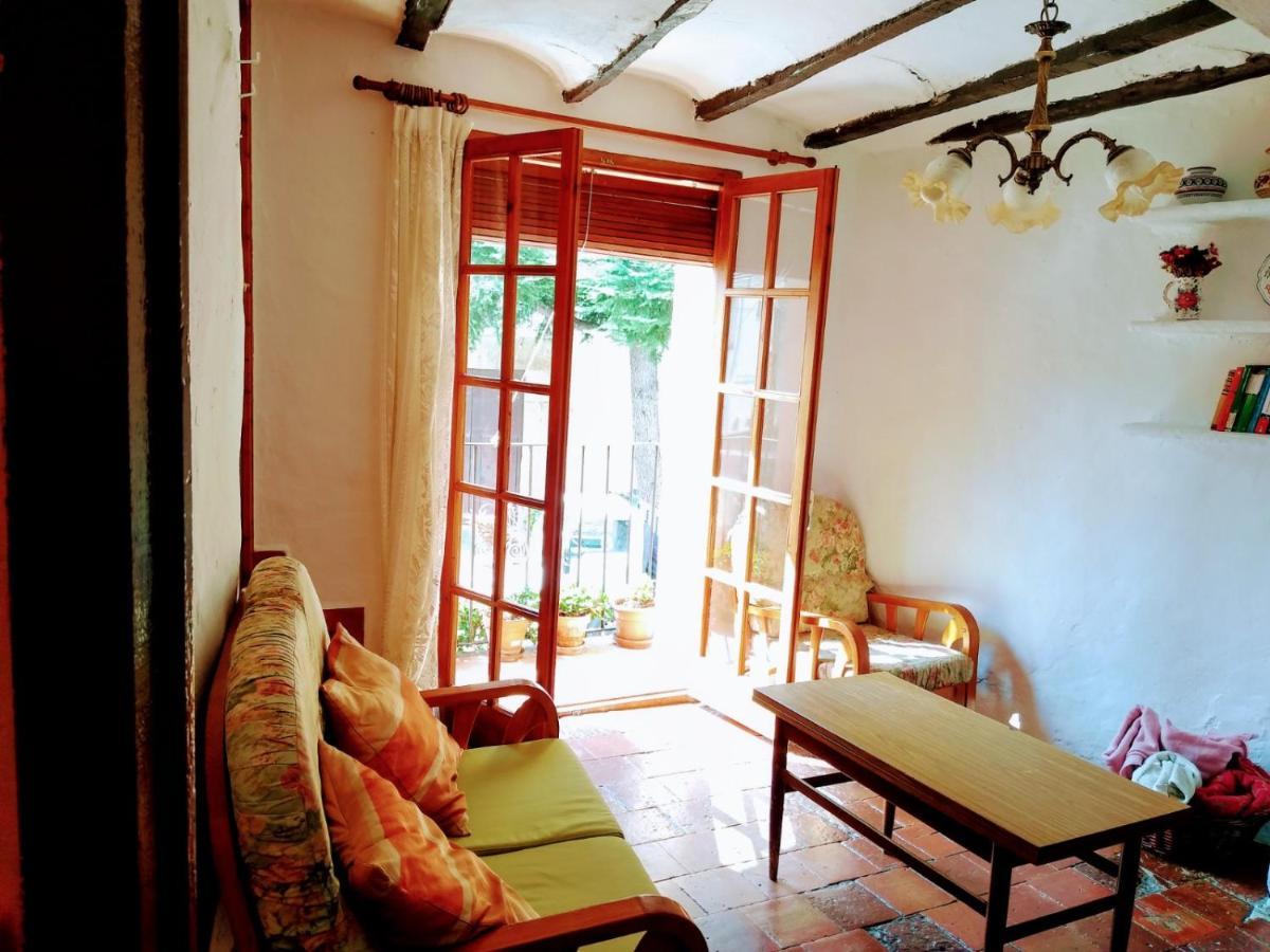 Casa De Amparo Y Jose Manuel Guest House Pavies Luaran gambar
